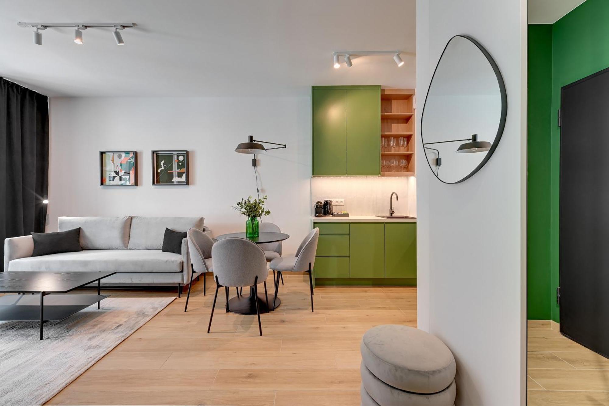 Doki Living - Foodhall & Parking By Downtown Apartments 格但斯克 外观 照片